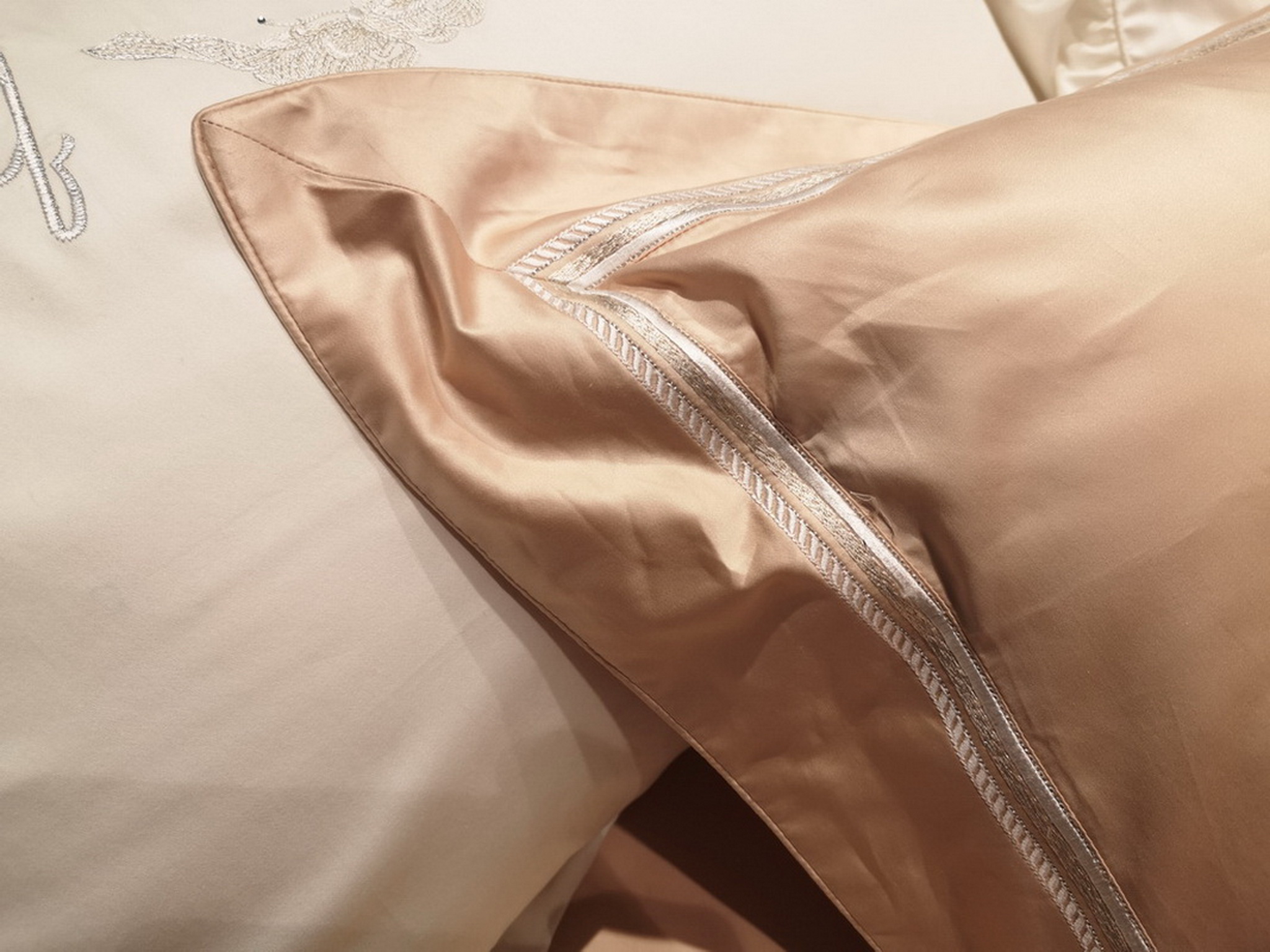 Whats Luxury 300TC cotton sateen fabric bedding set sheet set?